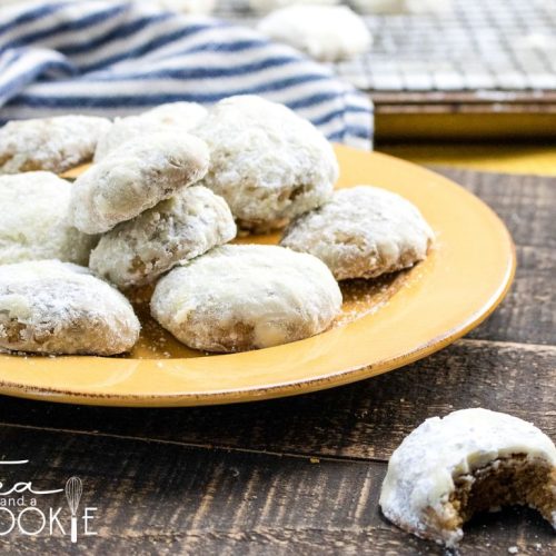 Spice Cookies with Powdered Sugar