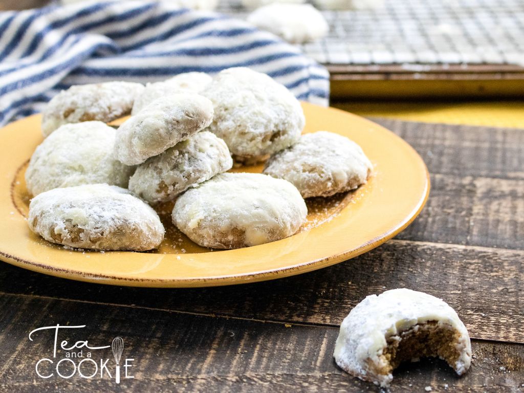 Spice Cookies with Powdered Sugar