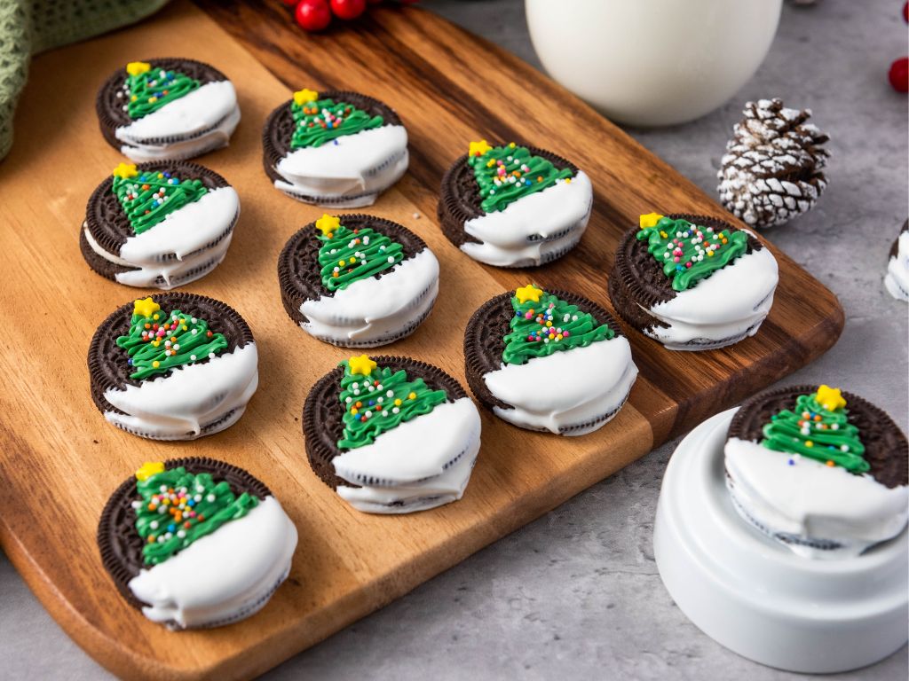 Making Christmas Tree Oreos