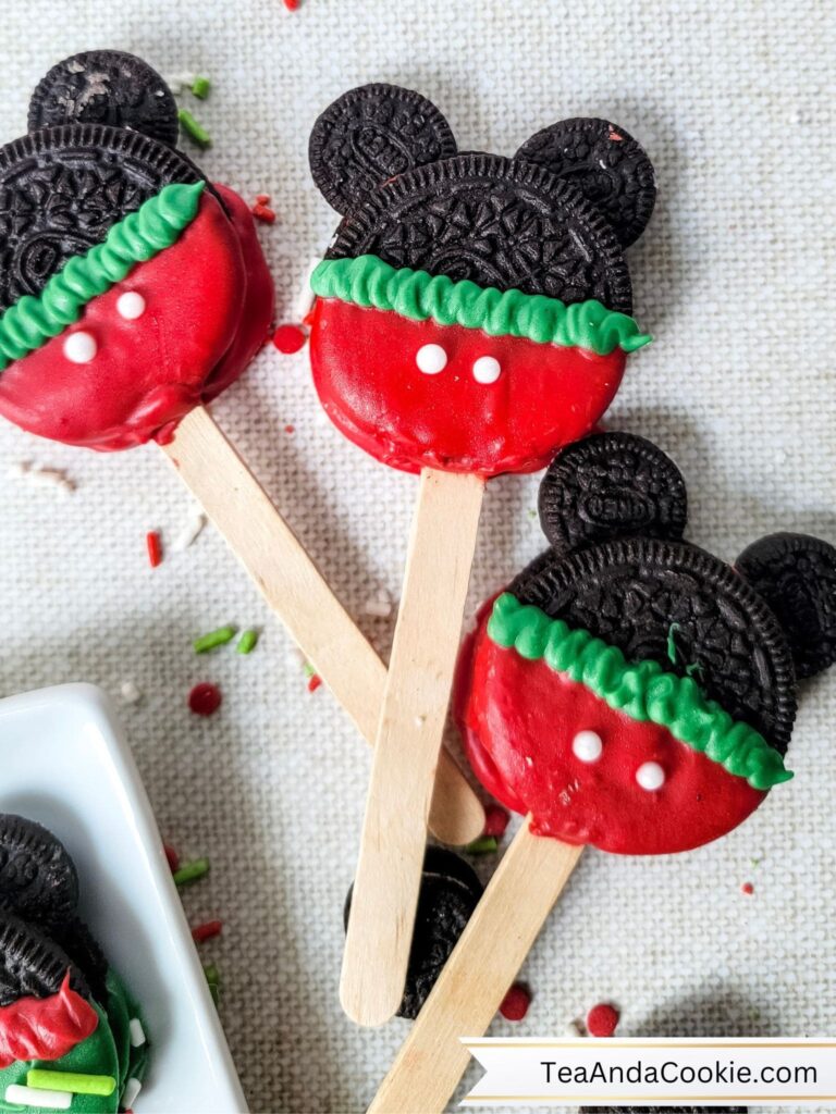 Mickey Mouse Christmas Oreos