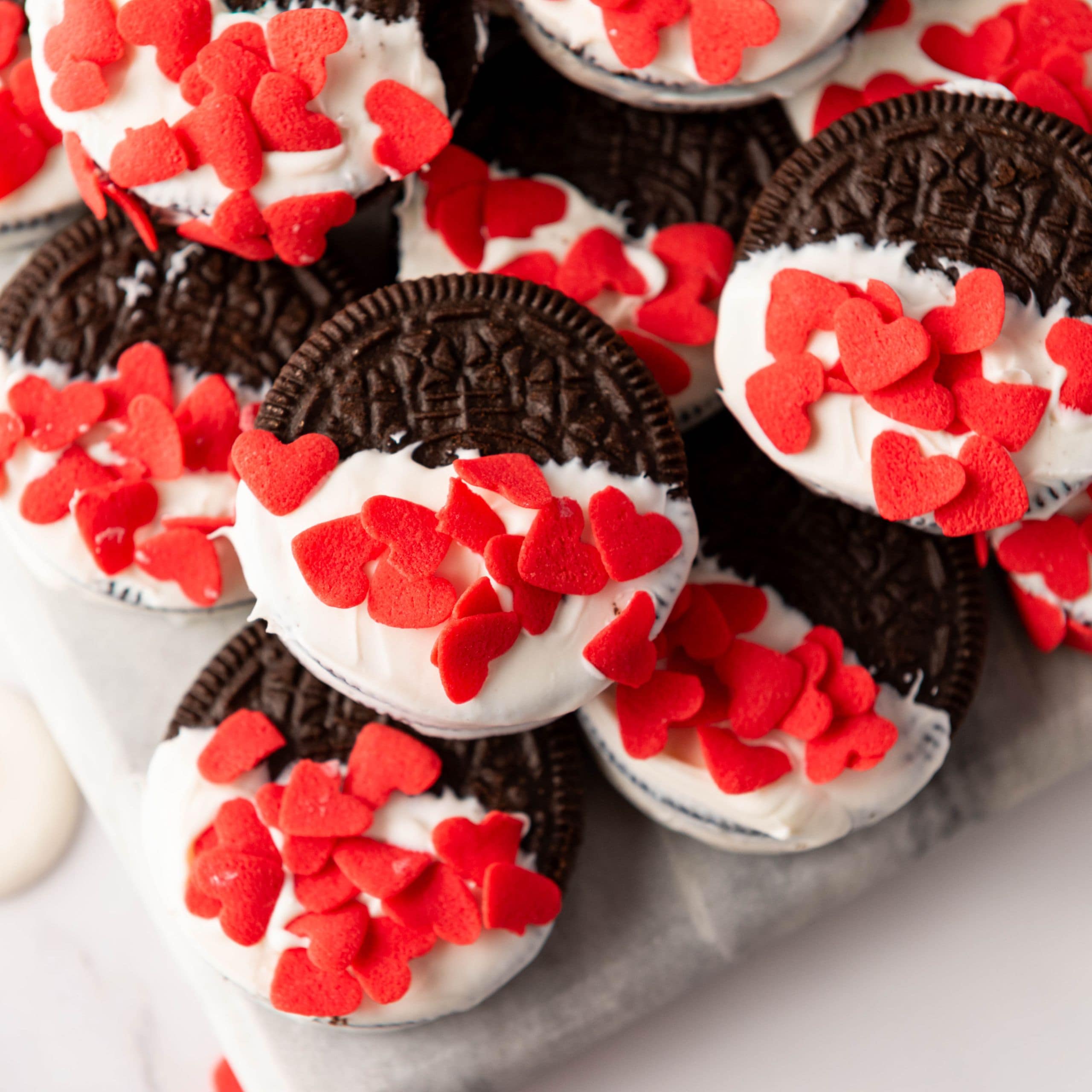 Chocolate Dipped Valentine Oreos