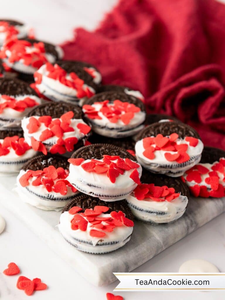 Chocolate Dipped Valentine Oreos