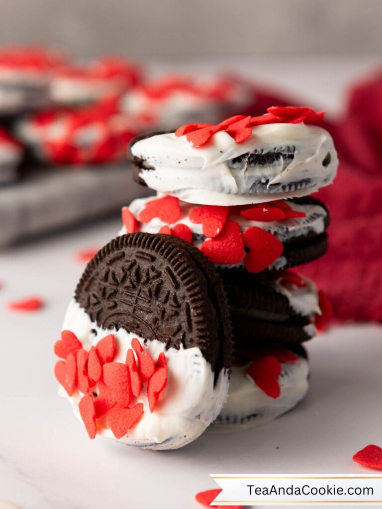 Chocolate Dipped Valentine Oreos