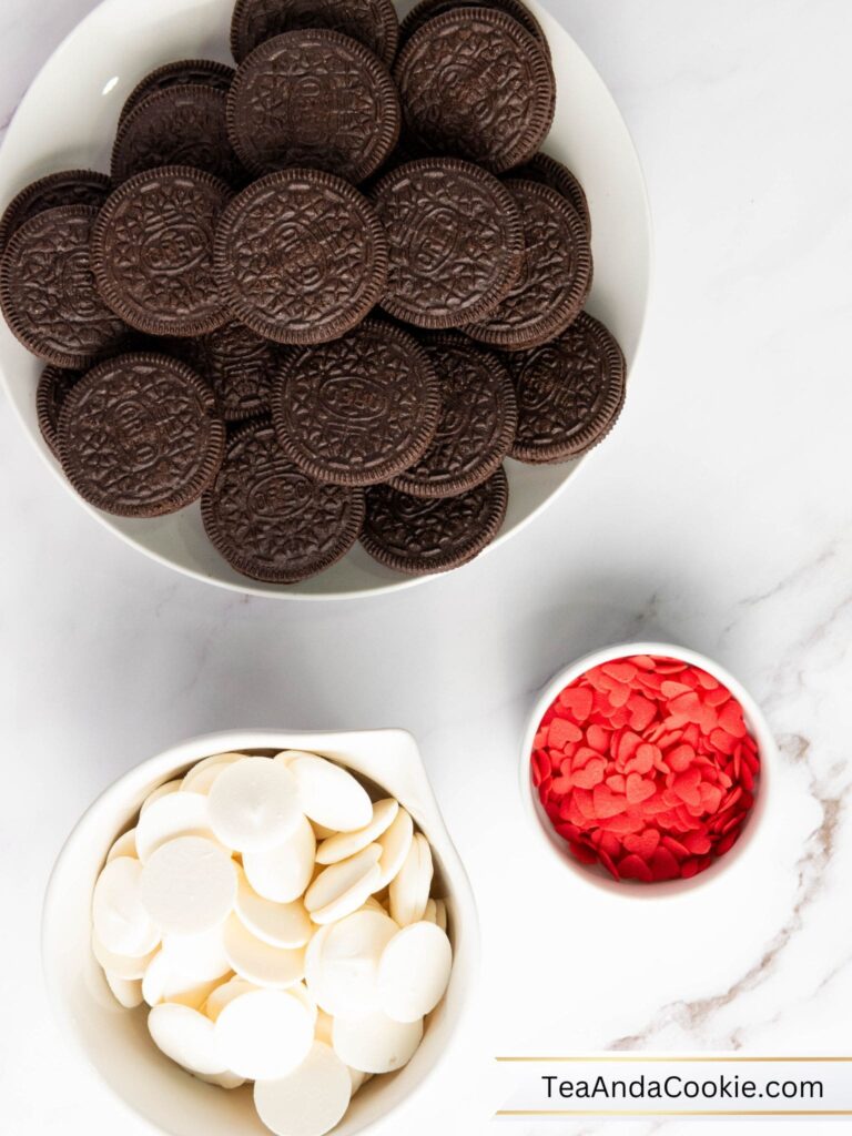 Chocolate Dipped Valentine Oreos