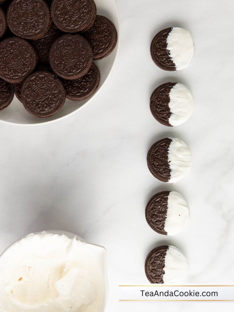 Chocolate Dipped Valentine Oreos