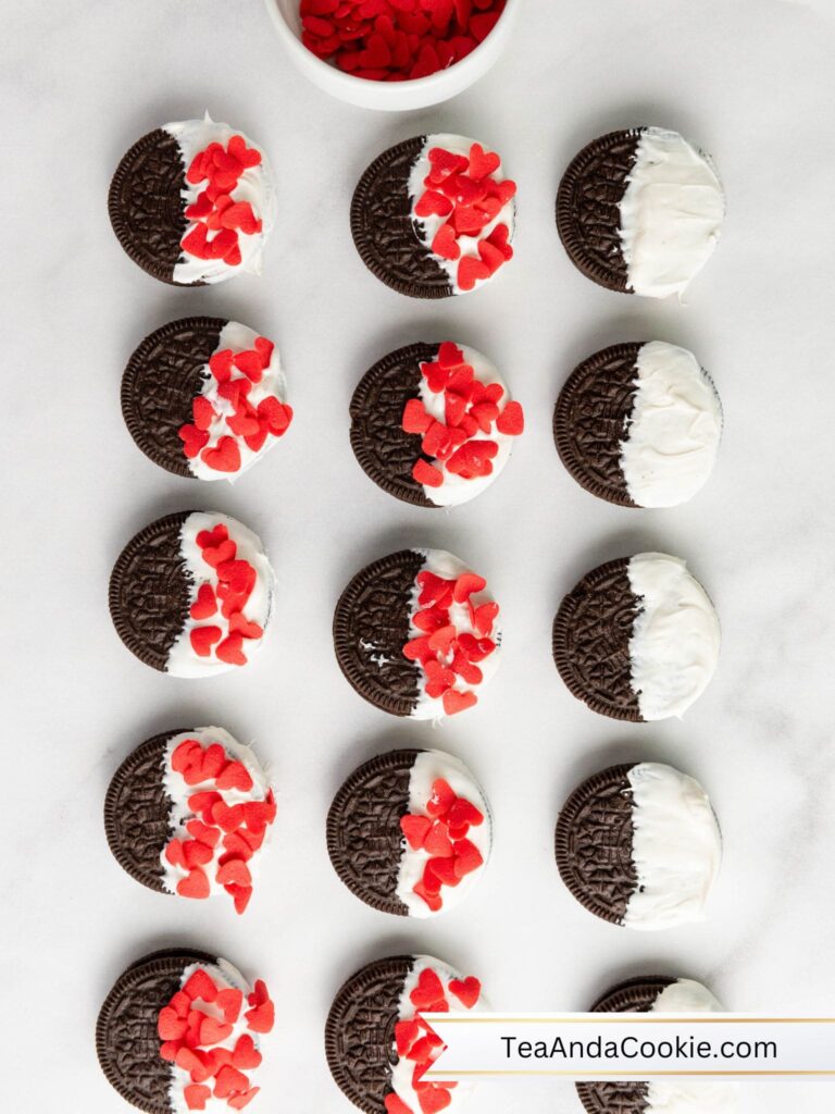 Chocolate Dipped Valentine Oreos