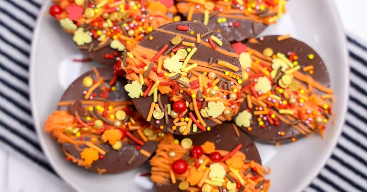 Easy Chocolate Covered Oreos For Fall: Tailgating, Parties